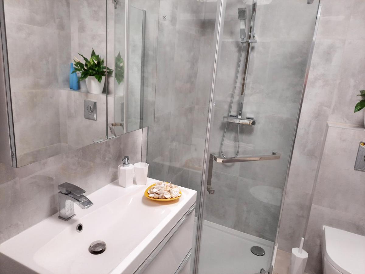 Apartament Amber Comfort Z Prywatnym Miejscem Parkingowym Kolobrzeg Bagian luar foto