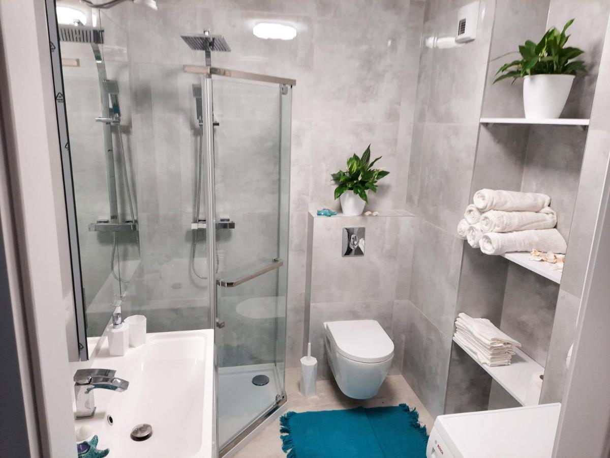 Apartament Amber Comfort Z Prywatnym Miejscem Parkingowym Kolobrzeg Bagian luar foto